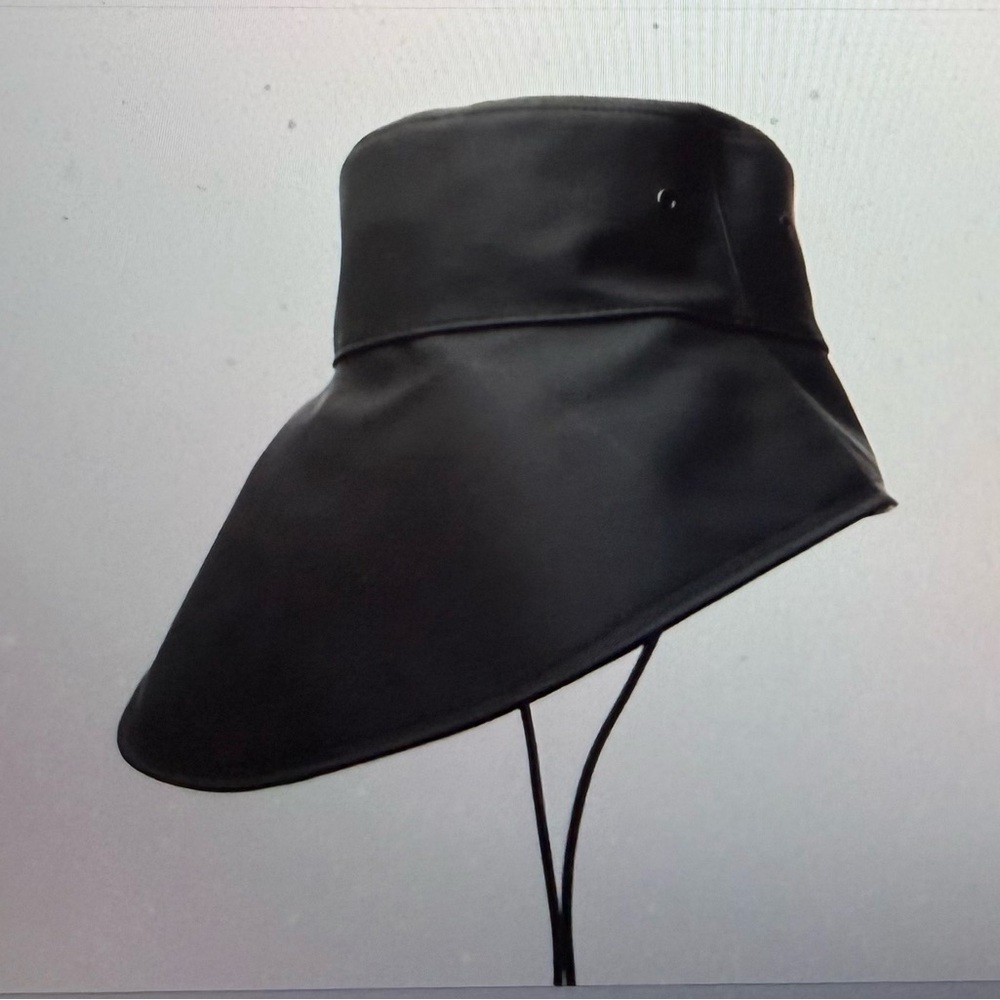 Burberry, new with tags Black Women's Bucket‎ Hat w/drawstring size M
